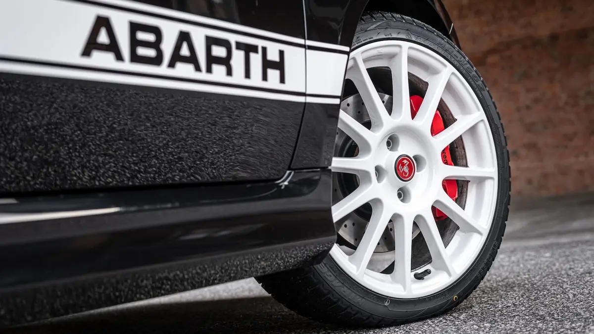 Abarth is already working on a sharp version of the 500 . electric